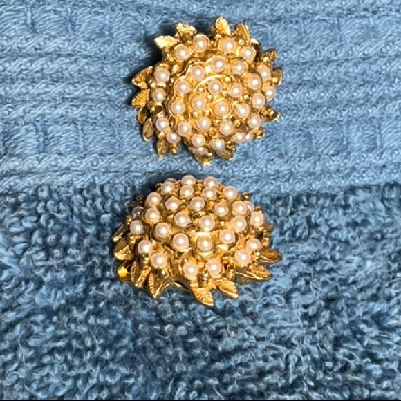 Florenza Gold Tone And Small Faux Pearl Clip On Earrings Vintage Designer 35$
